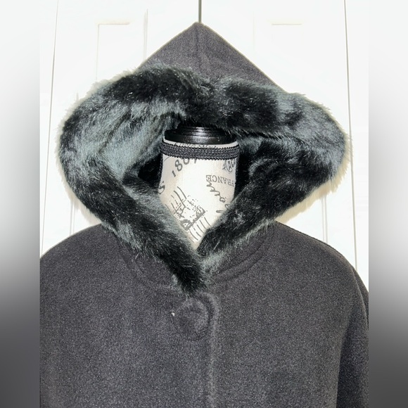 NWOT-MIXIT Poncho with Faux Fur Hood - Picture 3 of 15